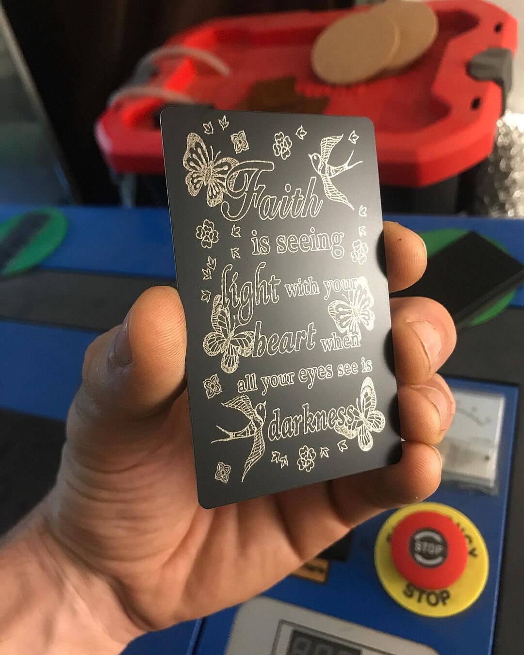 Tarjeta de regalo personalizada con palabras de afirmación: tarjeta de regalo de recuerdo de aluminio anodizado negro/plateado: obsequios lindos con cualquier texto o imagen grabados