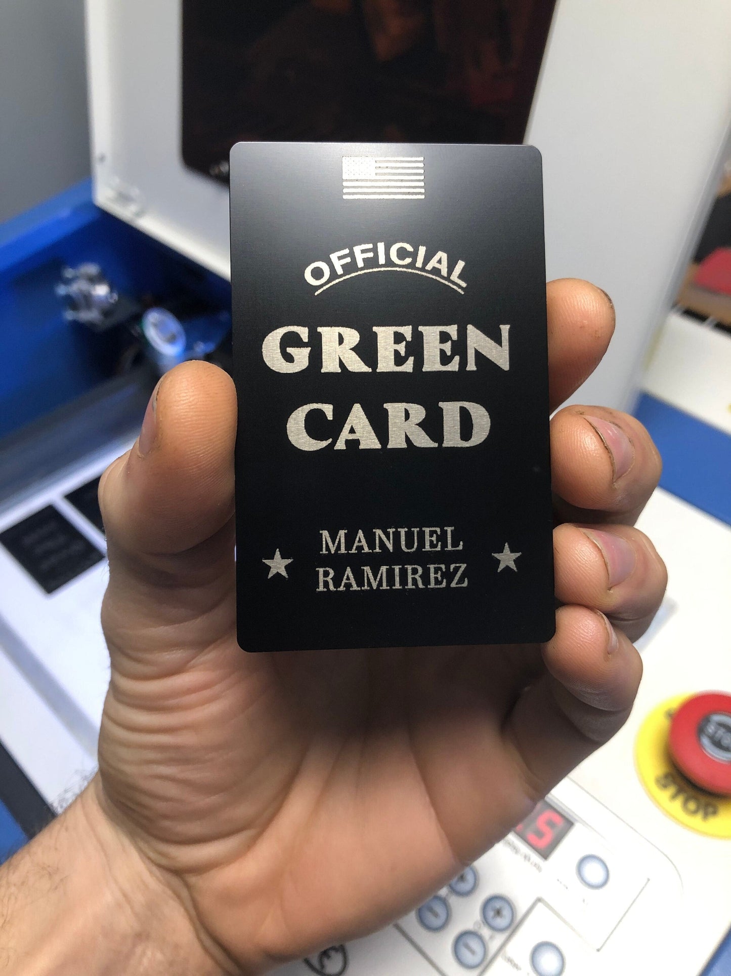 Tarjeta verde de metal *Su nombre aquí* Regalo personalizado, broma de inmigración grabada con láser para amigos, familiares y compañeros de trabajo | Personalizada | Envío rápido