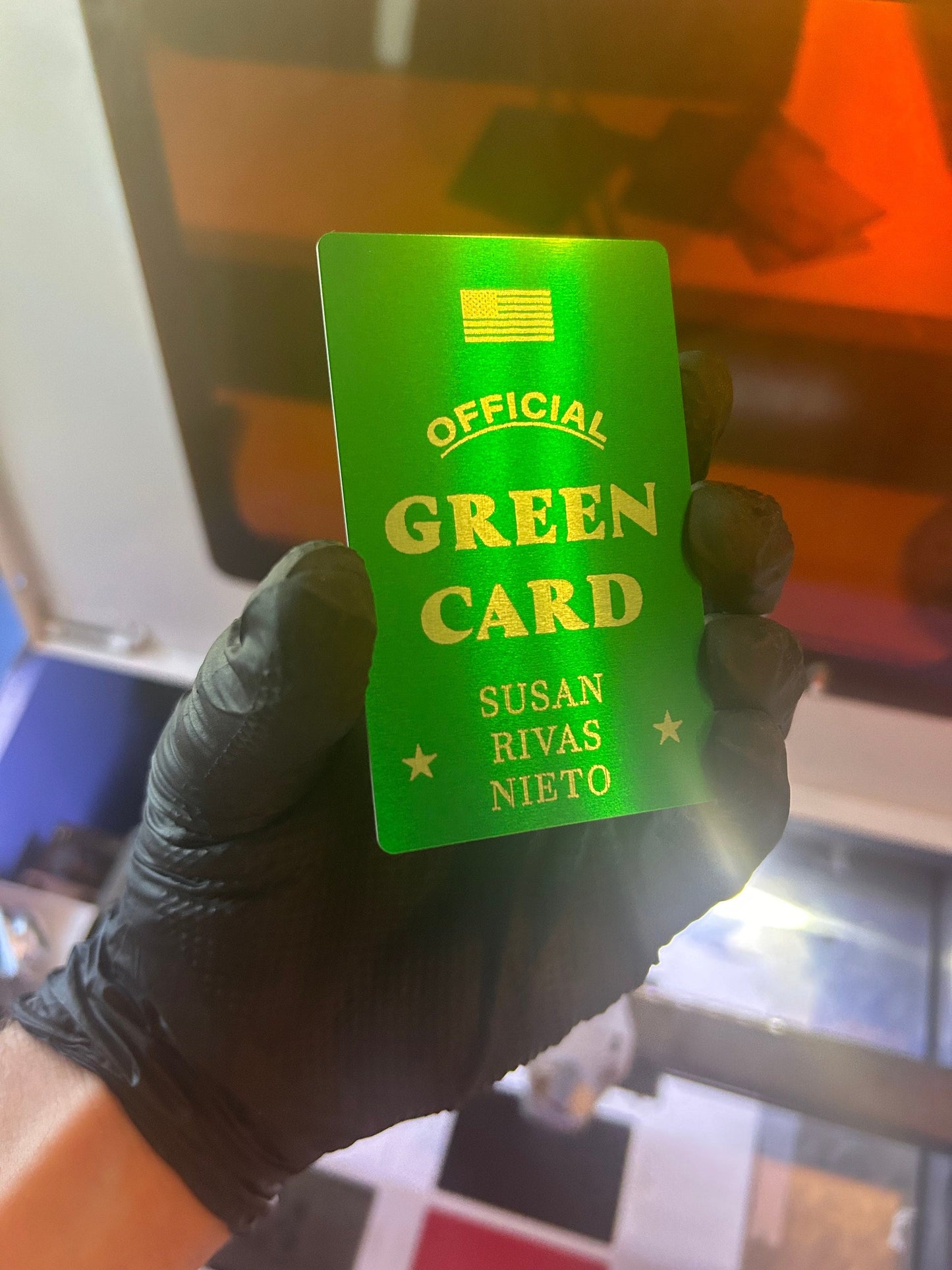 Tarjeta verde de metal *Su nombre aquí* Regalo personalizado, broma de inmigración grabada con láser para amigos, familiares y compañeros de trabajo | Personalizada | Envío rápido